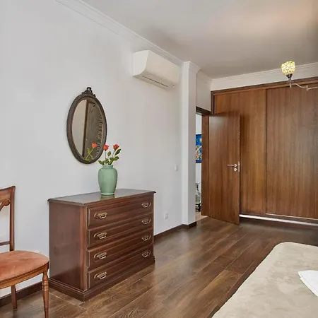 Villa Sleeps 6 With Air Con And Wifi Fialho