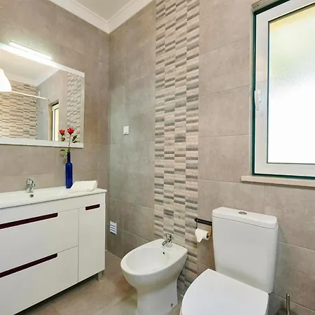 Sleeps 6 With Air Con And Wifi Villa