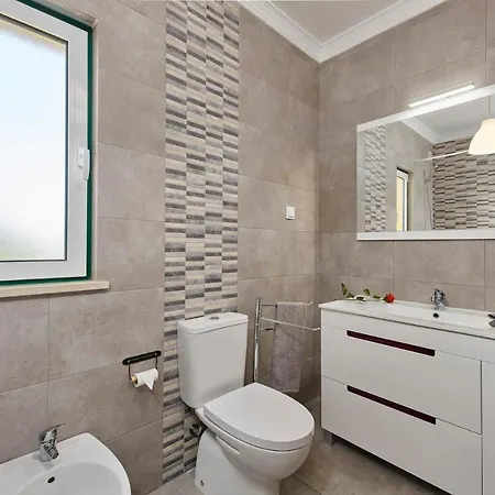 Villa Sleeps 6 With Air Con And Wifi Fialho