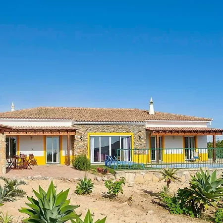 Sleeps 6 With Air Con And Wifi Villa