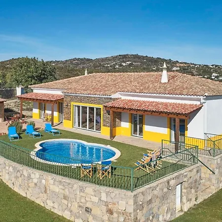 Sleeps 6 With Air Con And Wifi Villa
