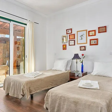 Sleeps 6 With Air Con And Wifi Villa *