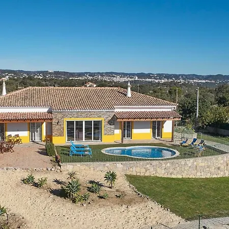 Sleeps 6 With Air Con And Wifi Villa Fialho