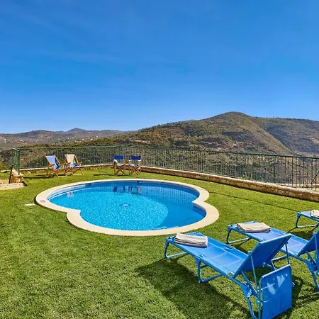 Villa Sleeps 6 With Air Con And Wifi *